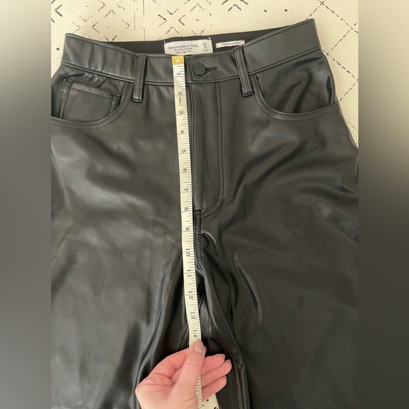 Abercrombie & Fitch‎ The Ankle Straight Ultra High Rise Faux Leather pants - Picture 6 of 10